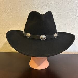 Broner Cowboy Western hat 
Black wool felt Crushable size Large